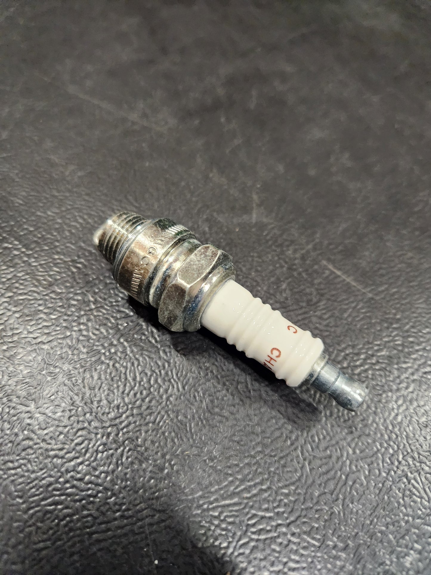 Onan NOS 167-0127 Spark Plug